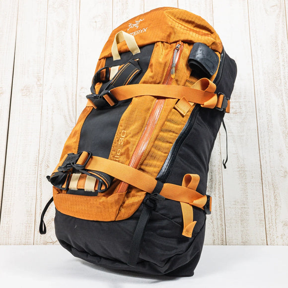 【Regular オレンジ系】 Arcteryx ( アークテリクス ) サイロ 30 Silo 30 バックパック 生産終了モデル 入手困難 5391 デイパック 容量【～29L】 バックパック バッグ ストレージ - 【公式】2ndGEAR（セカンドギア）Webショップ【登山用品・アウトドア用品専門 買取販売店】