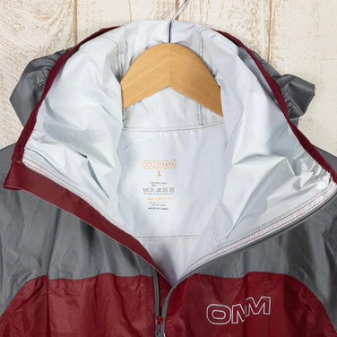【Men's L グレー系】 Omm ( オーエムエム ) ヘイロ プラス ジャケット Halo + Jacket レインシェル フーディ Men's Dark Red / Gray レインシェル アウター ジャケット トップス ウェア - 【公式】2ndGEAR（セカンドギア）Webショップ【登山用品・アウトドア用品専門 買取販売店】