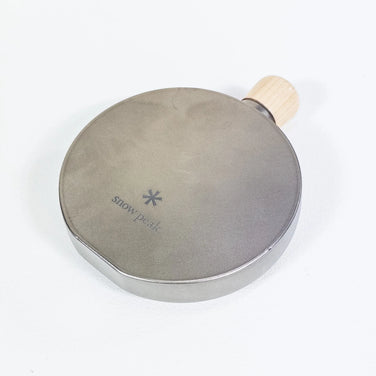 【OneSize グレー系】 Snowpeak ( スノーピーク ) チタンスキットル150 チタン ハイドレーションイクイップメント ハードボトル z00051401 ハードボトル ハイドレーションイクイップメント - 【公式】2ndGEAR（セカンドギア）Webショップ【登山用品・アウトドア用品専門 買取販売店】