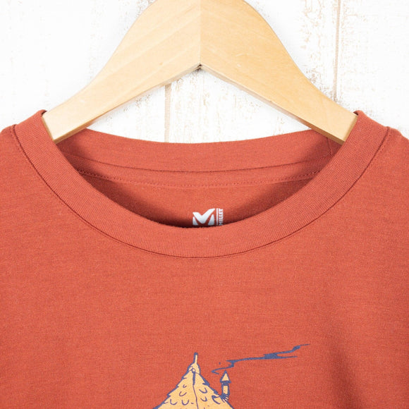 【Men's S オレンジ系】 Millet ( ミレー ) アドベンチャー ハウス Tシャツ Adventure House TShirt ポリエステル MIV01936 Men's ショートスリーブTシャツ クルーネック インナー シャツ トップス ウェア - 【公式】2ndGEAR（セカンドギア）Webショップ【登山用品・アウトドア用品専門 買取販売店】