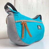 【OneSize ブルー系】 Gregory ( グレゴリー ) サッチェル Mサイズ Satchel M 銀タグ 旧タグ Turquoise｜Silver Gray クーリエバッグ ショルダーバッグ メッセンジャーバッグ バッグ ストレージ - 【公式】2ndGEAR（セカンドギア）Webショップ【登山用品・アウトドア用品専門 買取販売店】