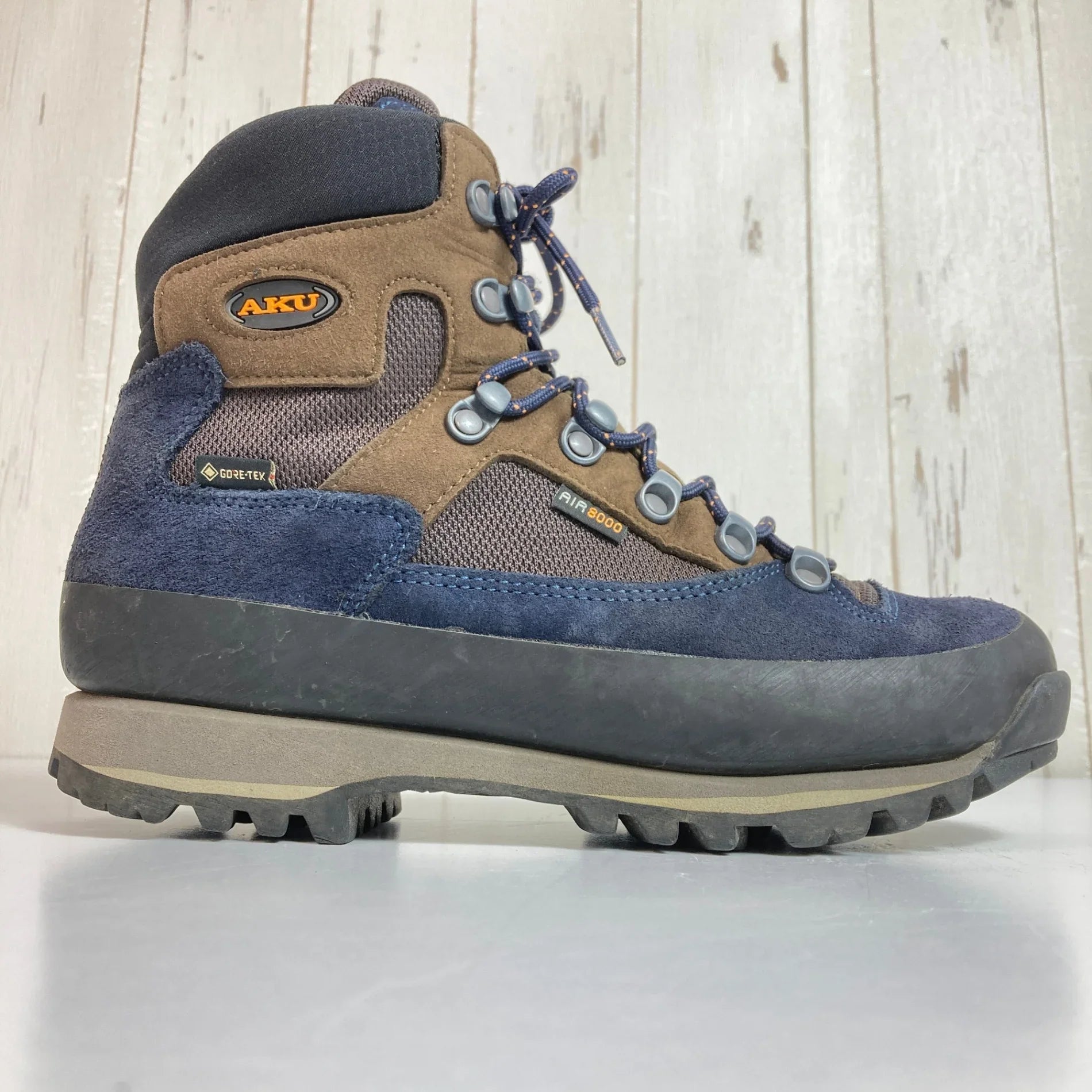 【23.5cm ブラウン系】 Aku ( アクー ) コネロ III ゴアテックス Conero III GTX DARK BROWN/ASTER BLUE レザー フットウェア トレッキングブーツ GORE-TEX ( ゴアテックス ) z00052500 DA - 【公式】2ndGEAR（セカンドギア）Webショップ【登山用品・アウトドア用品専門 買取販売店】