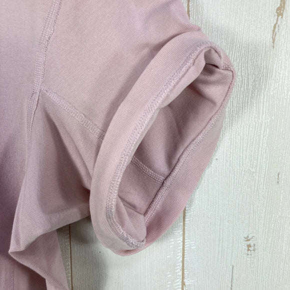 【Women's M ピンク系】 Arcteryx ( アークテリクス ) エンボイ エンブレム ショートスリーブ Envoy Emblem Short Sleeve Alpine Rose オーガニックコットン混 / ストレッチ オーガニックコットン ウェア トップ