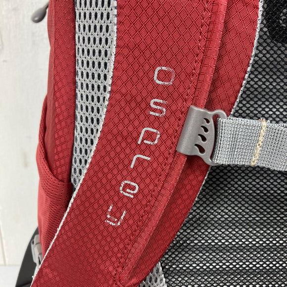 【M/L レッド系】 Osprey ( オスプレー ) ケストレル 28 Kestrel 28 ナイロン バッグ ストレージ バックパック デイパック 容量【～29L】 z00055217  デイパック 容量【～29L】 バックパック バッグ ストレージ