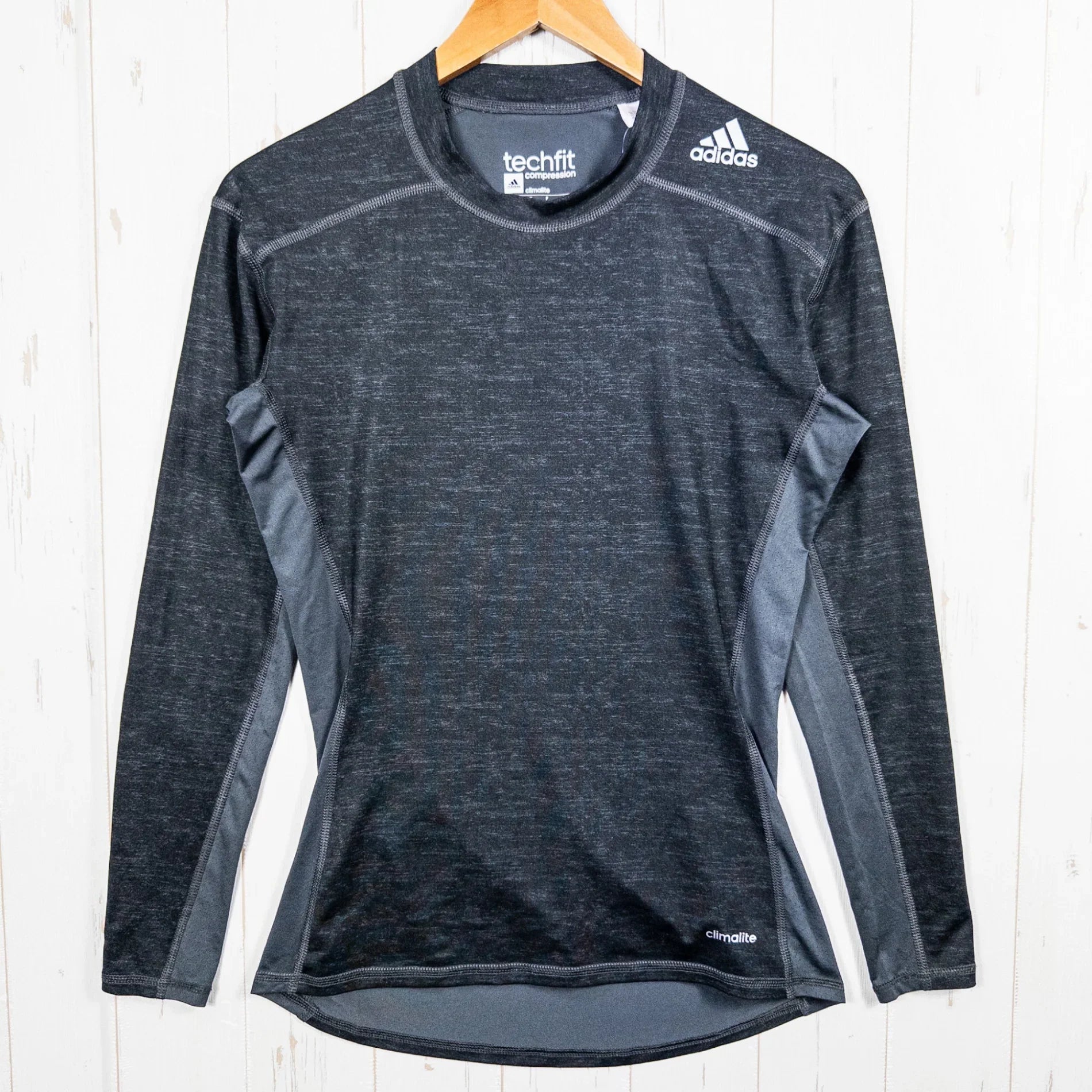 【Men's O グレー系】 Adidas ( アディダス ) テックフィット ベース ロングスリーブ Techfit Base Long Sleeve ポリエステル ウェア トップス インナー シャツ ロングスリーブTシャツ クルーネック 化繊 z0005225 - 【公式】2ndGEAR（セカンドギア）Webショップ【登山用品・アウトドア用品専門 買取販売店】