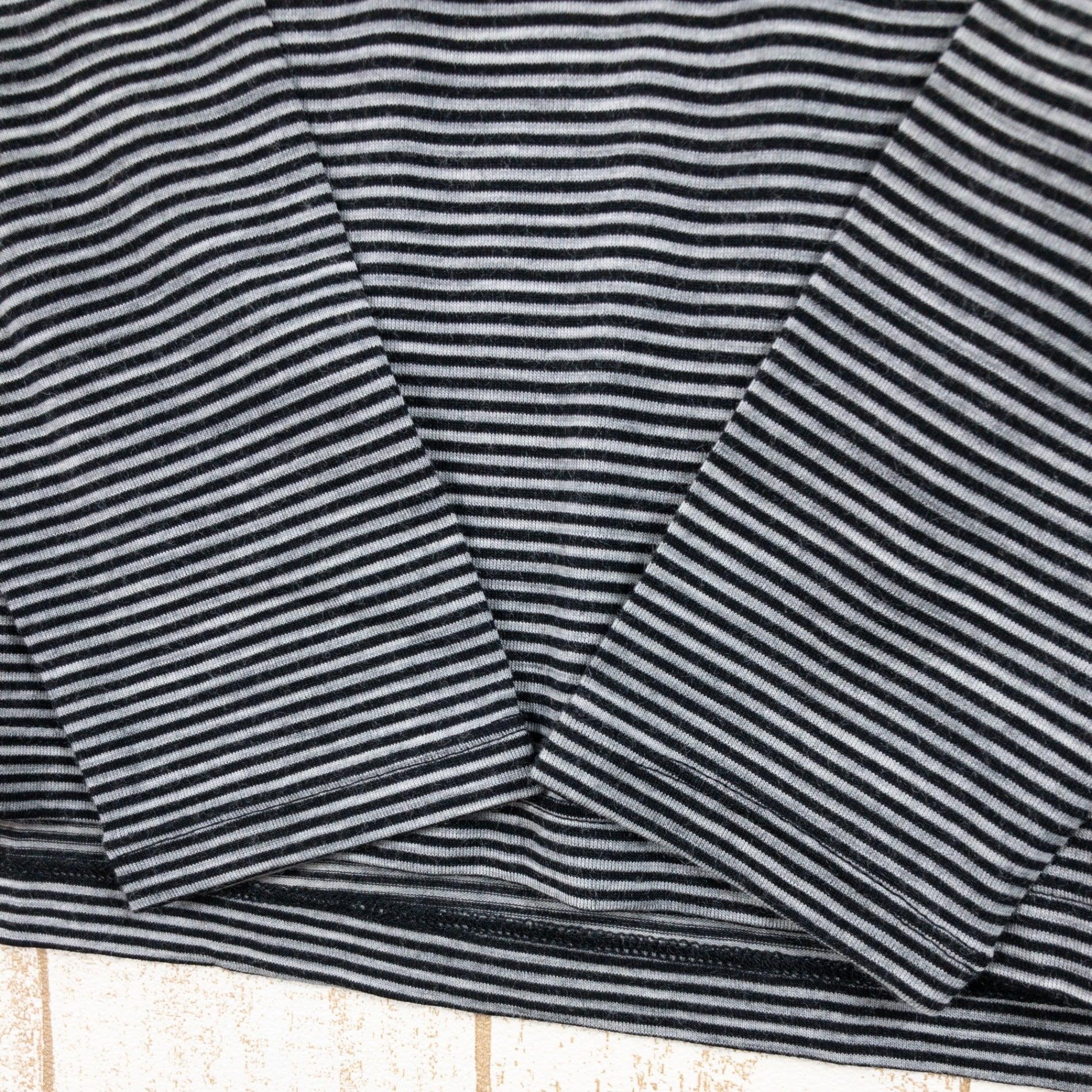 【Women's XS グレー系】 Icebreaker ( アイスブレーカー ) リュクス ライト ロングスリーブ ポケット クルー ストライプ Luxe Lite LS Pocket Crewe Stripe ブラック×メトロヘザー メリノウール ウェア トップス - 【公式】2ndGEAR（セカンドギア）Webショップ【登山用品・アウトドア用品専門 買取販売店】