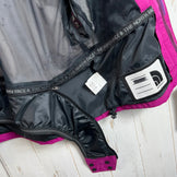 The North Face Scoop Jacket, size 120, purple, kids' size. This nylon hardshell jacket is a perfect outerwear top. Product code: z00054219.