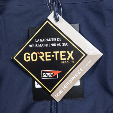 Arcteryx 男款 XS 海军蓝 Beta 夹克，宝石蓝款。这款尼龙外套带防雨功能，实属难得。(z00053320)