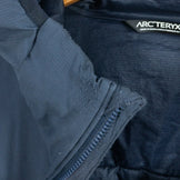 【Men's S ネイビー系】 Arcteryx ( アークテリクス ) アトム LT フーディ Atom LT Hoody ナイロン 14644 International Men's ポーラテック・パワーストレッチ 化繊インサレーション アウター ジャケット - 【公式】2ndGEAR（セカンドギア）Webショップ【登山用品・アウトドア用品専門 買取販売店】