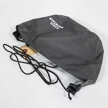 【M グレー系】 Magic Mountain ( マジックマウンテン ) シームレスドライサコッシュ M バッグ ストレージ サコッシュポーチ z00051247 サコッシュポーチ バッグ ストレージ - 【公式】2ndGEAR（セカンドギア）Webショップ【登山用品・アウトドア用品専門 買取販売店】