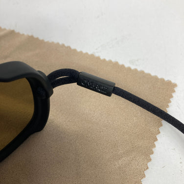 【Unisex OneSize ブラック系】 Ombraz ( オンブラズ ) テトン アームレス サングラス Teton Armless Sunglasses Charcoal / Polarized Brown 偏光レンズ ZEISS アームレス ウェア ウェア小物 アイウェ