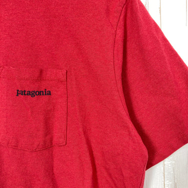 【Men's S レッド系】 2022 Patagonia ( パタゴニア ) ライン ロゴ リッジ ポケット レスポンシビリティー Line Logo Ridge Pocket Responsibili Tee SUMR コットン ウェア トップス インナー シ
