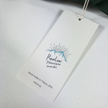 【Unisex OneSize グリーン系】 Rawlow Mountain Works ( ロウロウマウンテンワークス ) ピステン パック （ボーゲンエディション）Pisten Pack（BOGEN edition） フォレスト ボーゲン コラボ ナイロン バッグ ストレージ - 【公式】2ndGEAR（セカンドギア）Webショップ【登山用品・アウトドア用品専門 買取販売店】