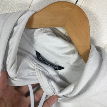 【Women's L ホワイト系】 Arcteryx ( アークテリクス ) エンブレム フリース フーディ Emblem Fleece Hoody オーガニックコットン混 / リラックスフィット オーガニックコットン ウェア トップス インナー シャツ フーディ コッ