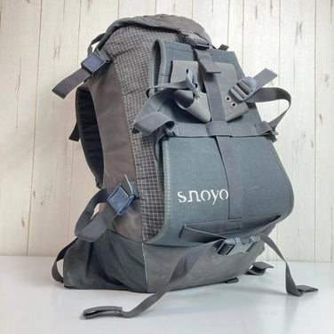 均码，黑色 Arcteryx Snoyo 2000（已停产，难觅踪影）。加拿大制造。收纳背包。容量：30升-54升。产品编号：z00052922。