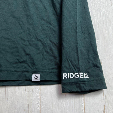 男士中号绿色 Ridge Mountain Gear 美利奴羊毛基础款长袖T恤。这款美利奴羊毛上衣非常适合作为内衣或长袖衫穿着。