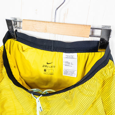 Nike Flex Stride 5英寸越野跑短裤，男款，中号，黄色。涤纶。