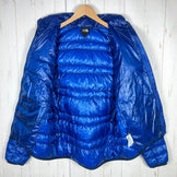 北面轻盈保暖羽绒服，男款M码，蓝色。这款羽绒服采用羽绒填充，是理想的外套之选。（产品代码：z00054532）