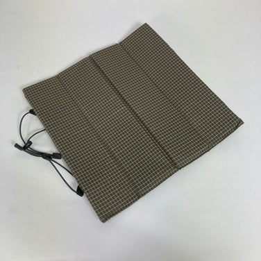 【OneSize ベージュ系】 Rawlow Mountain Works ( ロウロウマウンテンワークス ) ハイカーズ シート Hikers Seat 200D SPECTRA X-Grid 折りたたみシート スリーピングシステム 座布団 z00061362