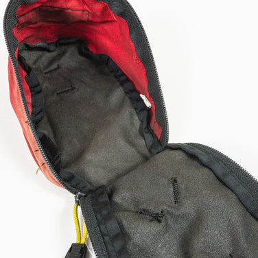 【Unisex OneSize レッド系】 Mountain Smith ( マウンテンスミス ) ダートドッグ 3 Dirt Dog Iii サドルバッグ コーデュラナイロン製 アメリカ製 ビンテージ 生産終了モデル 入手困難 International Unisex サイ - 【公式】2ndGEAR（セカンドギア）Webショップ【登山用品・アウトドア用品専門 買取販売店】