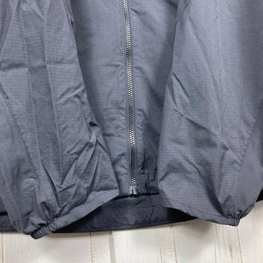 Arcteryx 男士 Squamish 夹克，L 码，黑色。尼龙防风外套上衣（z00054008）。