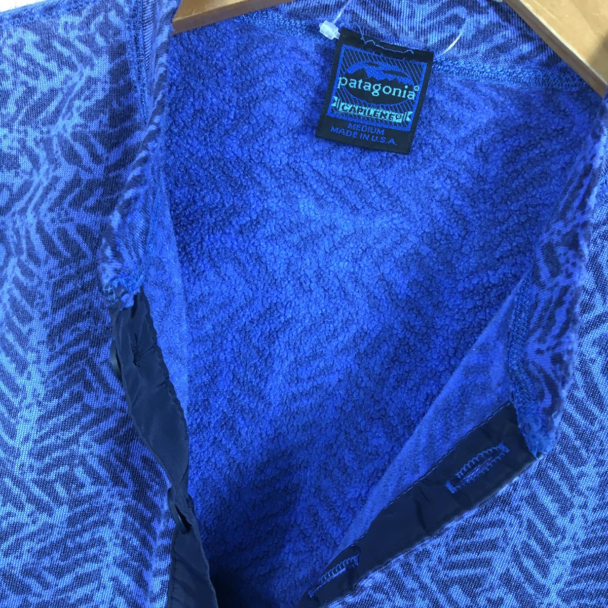 【Men's M ブルー系】 Patagonia ( パタゴニア ) キャプリーン エクスペディションウェイト ウォレスビーリー Capliene Expedition Weight Wallace Beery フリース ヘンリーネック シャツ アメリカ製 黒タグ