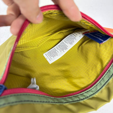 【OneSize グリーン系】 Cotopaxi（コトパクシ） リスタ 2L クロスボディ バッグ Lista 2L Crossbody Bag バッグ ストレージ サコッシュポーチ z00059759  サコッシュポーチ バッグ ストレージ
