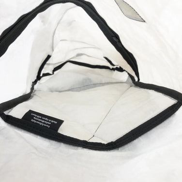 【Unisex OneSize ホワイト系】 Atelier Blue Bottle ( アトリエブルーボトル ) Pac-01 DCF 12L バッグ ストレージ バックパック デイパック 容量【～29L】 DCF ( ダイニーマ・コンポジット・ファブリック / キューベンファ - 【公式】2ndGEAR（セカンドギア）Webショップ【登山用品・アウトドア用品専門 買取販売店】