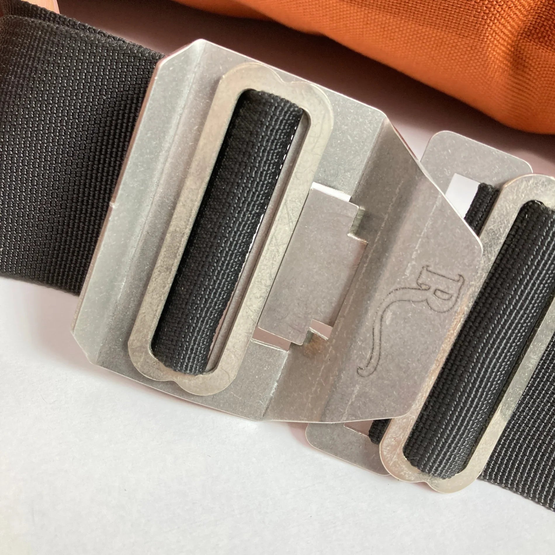 【OneSize ブラウン系】 Rivendell Mountain Works（リーベンデール マウンテン ワークス） ヒップ ハガー ラージ クレイ / ネイビー ナイロン バッグ ストレージ ウエストバッグ ヒップパック z00052440 クレイ / ネイビ - 【公式】2ndGEAR（セカンドギア）Webショップ【登山用品・アウトドア用品専門 買取販売店】