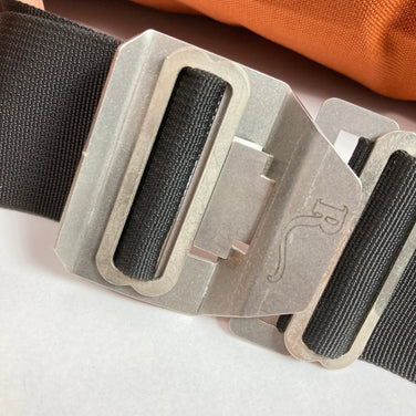 【OneSize ブラウン系】 Rivendell Mountain Works（リーベンデール マウンテン ワークス） ヒップ ハガー ラージ クレイ / ネイビー ナイロン バッグ ストレージ ウエストバッグ ヒップパック z00052440 クレイ / ネイビ - 【公式】2ndGEAR（セカンドギア）Webショップ【登山用品・アウトドア用品専門 買取販売店】