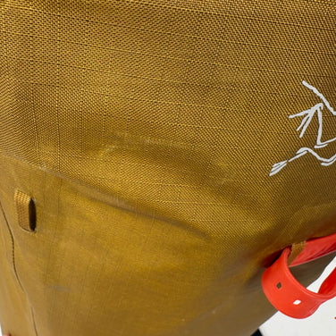 【Unisex OneSize ベージュ系】 Arcteryx ( アークテリクス ) アルファ SK 32 バックパック Alpha SK 32 Backpack 32L AC2 スキー・スノーボードキャリー ナイロン バッグ ストレージ バックパック 容量【30L～54L】