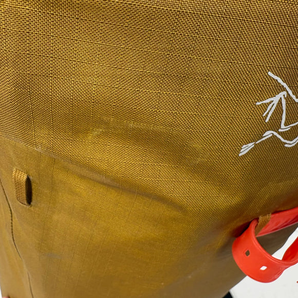 【Unisex OneSize ベージュ系】 Arcteryx ( アークテリクス ) アルファ SK 32 バックパック Alpha SK 32 Backpack 32L AC2 スキー・スノーボードキャリー ナイロン バッグ ストレージ バックパック 容量【30L～54L】