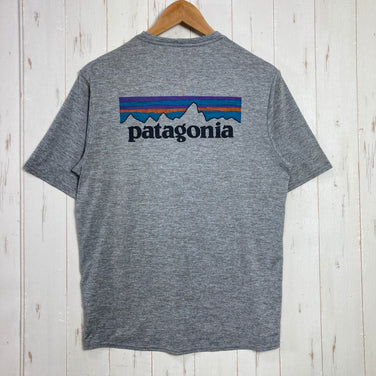 【Men's S グレー系】 2020 Patagonia ( パタゴニア ) キャプリーン クール デイリー グラフィック シャツ Capilene Cool Daily Graphic Shirt PLFE ポリエステル ウェア トップス インナー シャツ シ