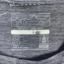 【Men's S ネイビー系】 2021 Patagonia ( パタゴニア ) キャプリーン クール デイリー グラフィック シャツ Capilene Cool Daily Graphic Shirt PMSX ポリエステル ウェア トップス インナー シャツ シ-5