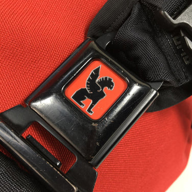 【OneSize レッド系】 Chrome ( クローム ) ミニメトロ Mini Metro 20.5L メッセンジャーバッグ クーリエバッグ アメリカ製 コーデュラナイロン製 DJバッグ レコードバッグ Red / Black ショルダーバッグ バッグ ストレ - 【公式】2ndGEAR（セカンドギア）Webショップ【登山用品・アウトドア用品専門 買取販売店】