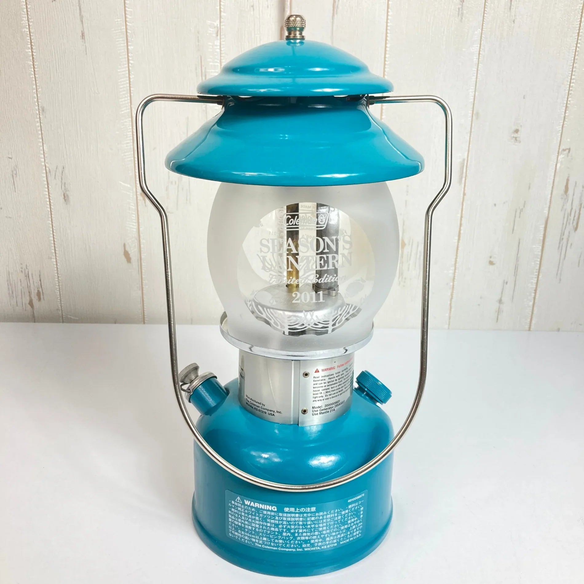 【OneSize ブルー系】 Coleman ( コールマン ) ◆シーズンズ ランタン 2011 Seasons Lantern 2011 ガソリンランタン アメリカ製 コールマン2011年限定ランタン 2000006601 ランタン ライティングギア - 【公式】2ndGEAR（セカンドギア）Webショップ【登山用品・アウトドア用品専門 買取販売店】