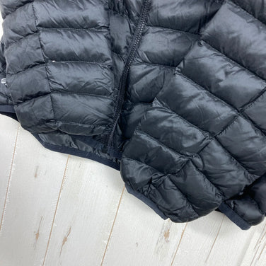 Haglofs Essence 羽绒连帽衫，女款 XS 码，黑色。这款羽绒服既可作为上衣，也可作为外套。产品编号：z00053490。