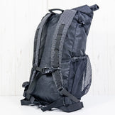 均码黑色 Zimmer Built Pika Pack，一款难得一见的尼龙储物背包，容量为 30L-54L。ECO PAK (z00053459)。