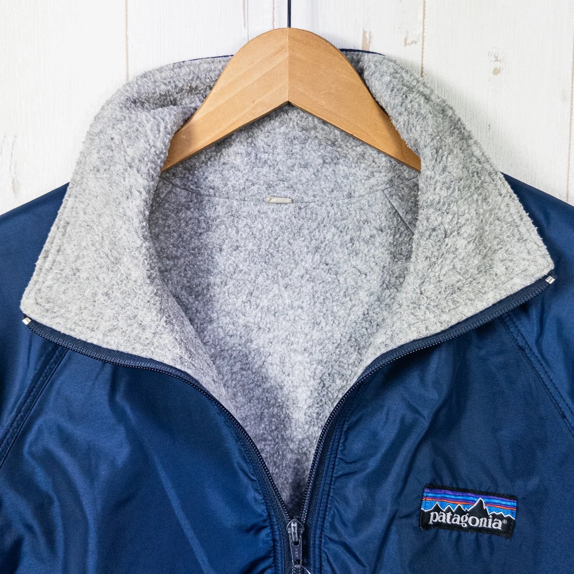 【Men's M ネイビー系】 1980s Patagonia ( パタゴニア ) シェルド ポリプロリレン ジャケット Shelled Polypropylene Jacket 生産終了モデル 入手困難 ビンテージ デカタグ モンベル製造 ナイロン ウェア トップ - 【公式】2ndGEAR（セカンドギア）Webショップ【登山用品・アウトドア用品専門 買取販売店】
