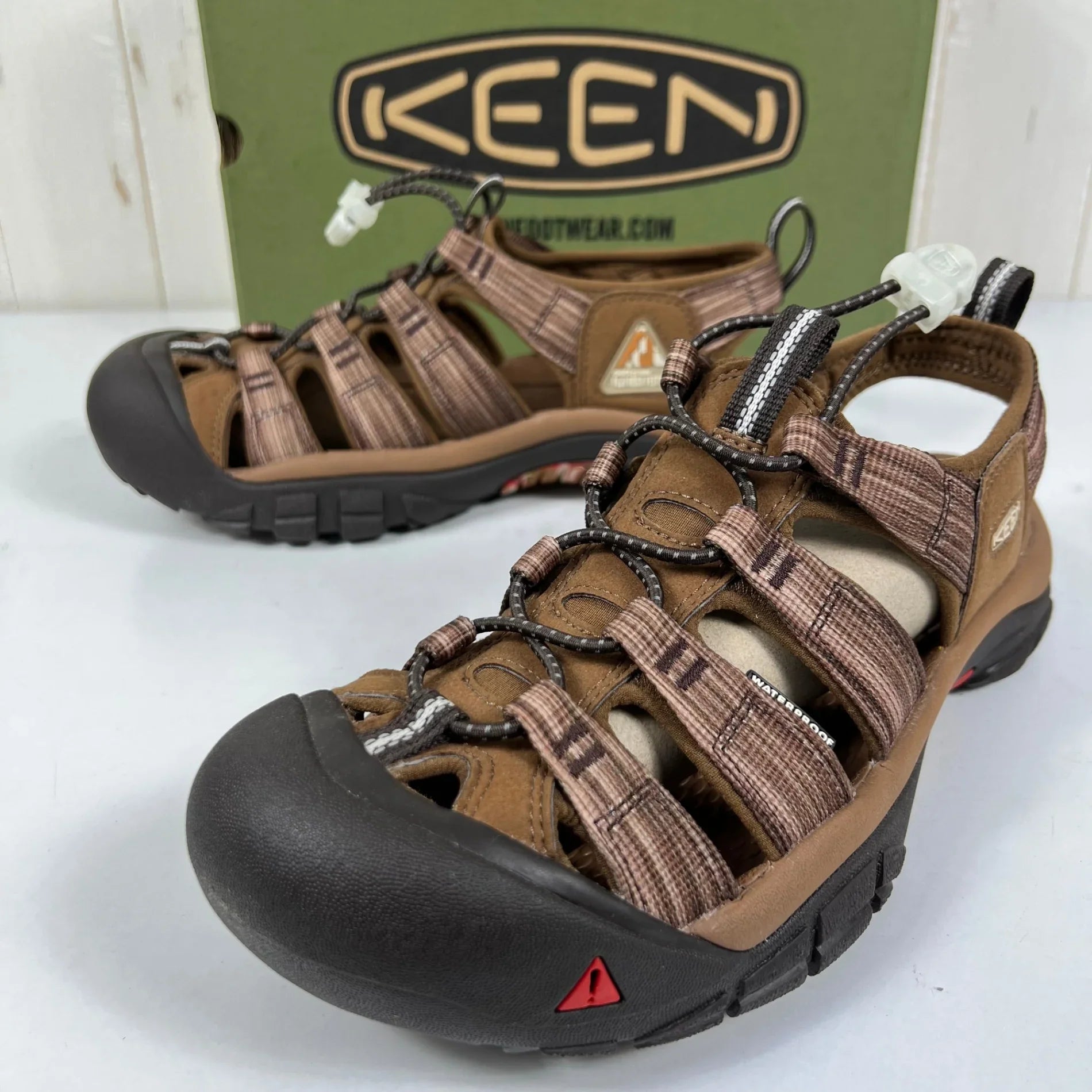 KEEN サンダル ブラウン系　フジロックフェスティバル24 新品未使用 Unisex 27.5cm ブラウン系】 Keen ( キーン ) NEW PORT RETRO × FUJI