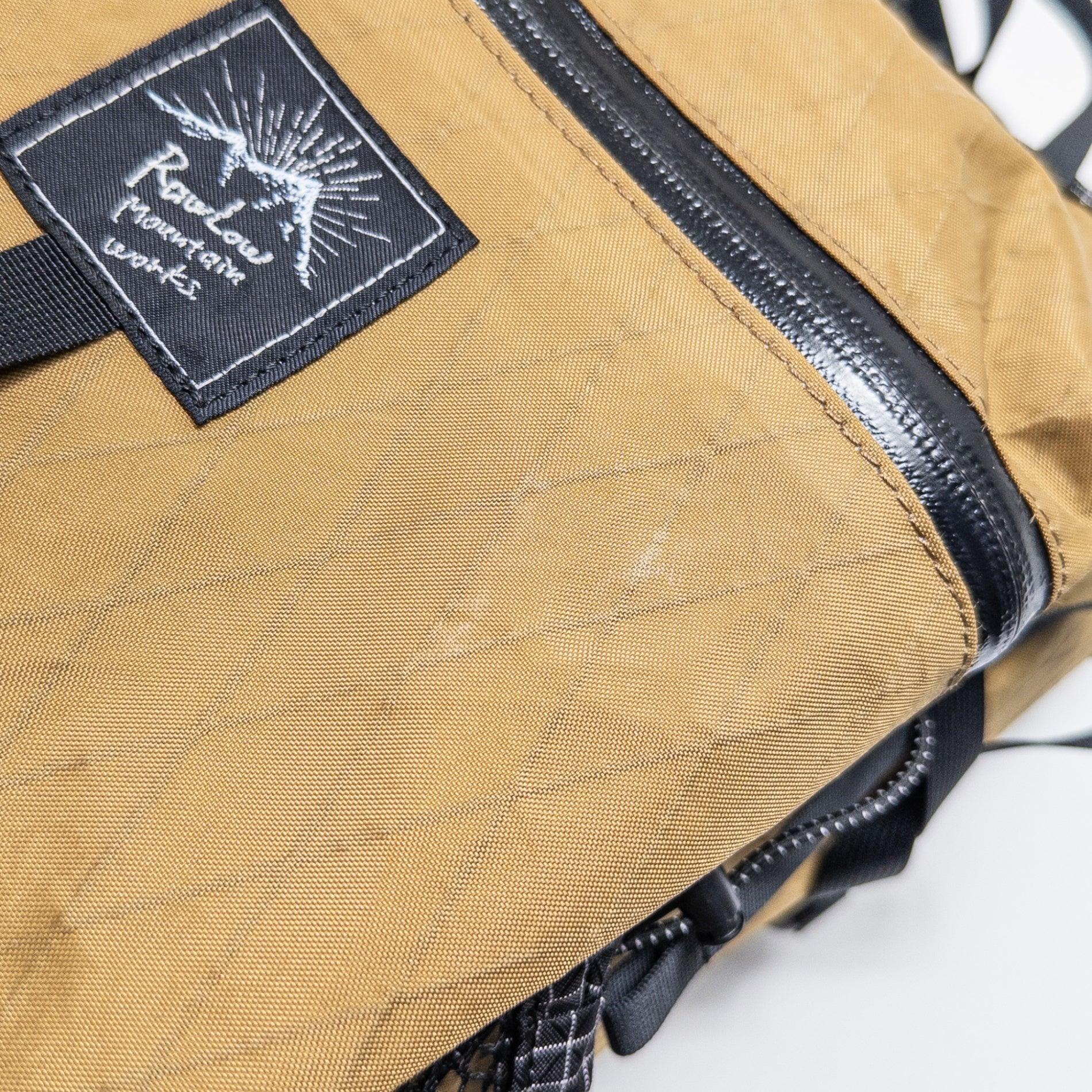 【OneSize ベージュ系】 Rawlow Mountain Works ( ロウロウマウンテンワークス ) バンビ X-Pac edition コヨーテ ナイロン バッグ ストレージ バックパック デイパック 容量【～29L】 X-Pac VX21 ( エックス - 【公式】2ndGEAR（セカンドギア）Webショップ【登山用品・アウトドア用品専門 買取販売店】