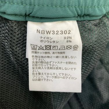 The North Face Verb Pant, Women's Size L, Green. This nylon softshell long pants are perfect for bottoms. Product code: z00054127.