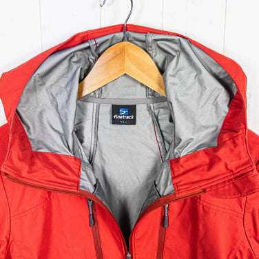 【Men's L レッド系】 Finetrack ( ファイントラック ) フロウラップ フーディ ナイロン ウェア トップス アウター ジャケット ソフトシェル z00051952 ソフトシェル アウター ジャケット トップス ウェア - 【公式】2ndGEAR（セカンドギア）Webショップ【登山用品・アウトドア用品専門 買取販売店】