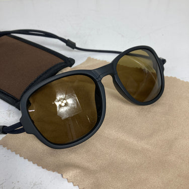 【Unisex OneSize ブラック系】 Ombraz ( オンブラズ ) テトン アームレス サングラス Teton Armless Sunglasses Charcoal / Polarized Brown 偏光レンズ ZEISS アームレス ウェア ウェア小物 アイウェ