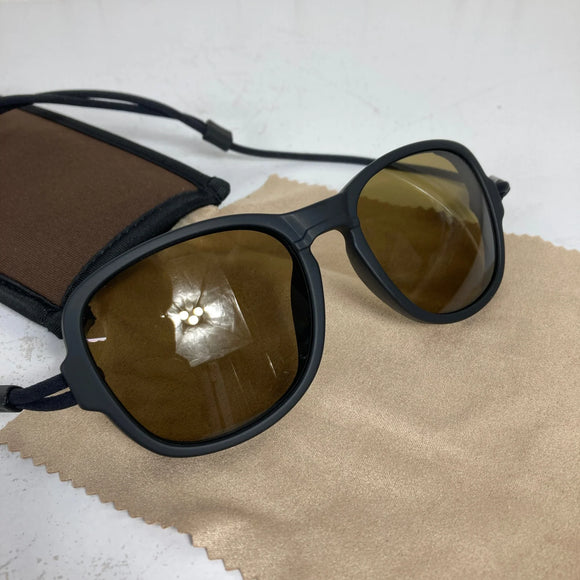 【Unisex OneSize ブラック系】 Ombraz ( オンブラズ ) テトン アームレス サングラス Teton Armless Sunglasses Charcoal / Polarized Brown 偏光レンズ ZEISS アームレス ウェア ウェア小物 アイウェ