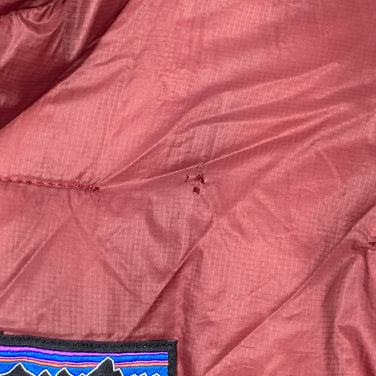 【Men's S レッド系】 2019 Patagonia ( パタゴニア ) マクロ パフ フーディー Macro Puff Hoody OXDR 生産終了モデル 入手困難 化繊ダウン ウェア トップス アウター ジャケット 化繊インサレーション z000601