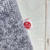 Sanseisha 男士中灰色 Caravan 针织抓绒背心。这款涤纶抓绒背心是任何造型的完美搭配。产品代码：z00054614。