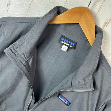 2024 Patagonia Nomader 夹克 FGE / Forge Grey，男款中号，灰色。有机棉。产品代码：z00054618 FGE。