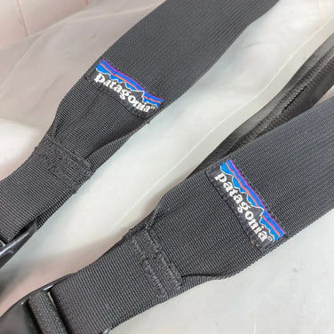 【OneSize グレー系】 2002 Patagonia ( パタゴニア ) ステラー ブラックホール バッグ Steller Black Hole Bag Titaniumu 生産終了モデル 入手困難 バッグ ストレージ ダッフルバッグ ボストンバッグ z00