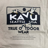 【Men's M ベージュ系】 Kavu ( カブー ) 別注 ビッグシルエット ロゴバックプリント Tシャツ Exclusive Oversized Logo Back-Print T-Shirt グレイッシュ ベージュ 2026SS FREAK'S STORE